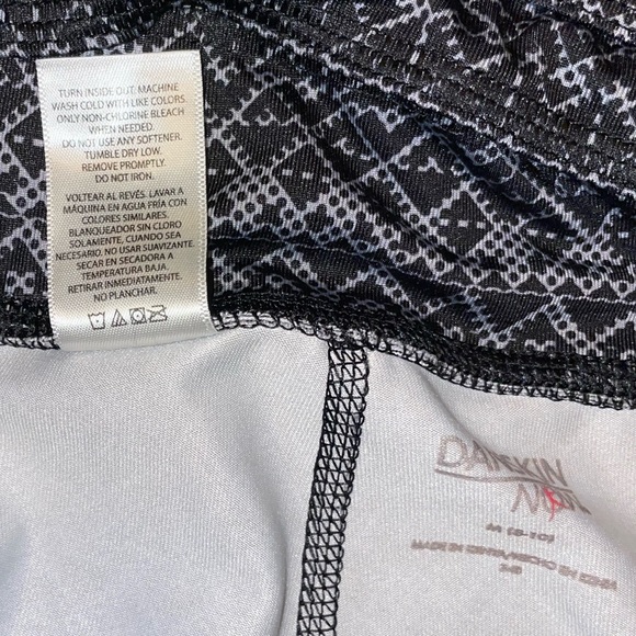 2 pc 👯‍♀️ Danskin Leggings & Cropped Black Leggings with Key Pocket - Picture 13 of 16